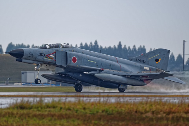Japonya Hava Öz Savunma Kuvvetleri'ne bağlı F-4EJ Kai Savaş Uçağı