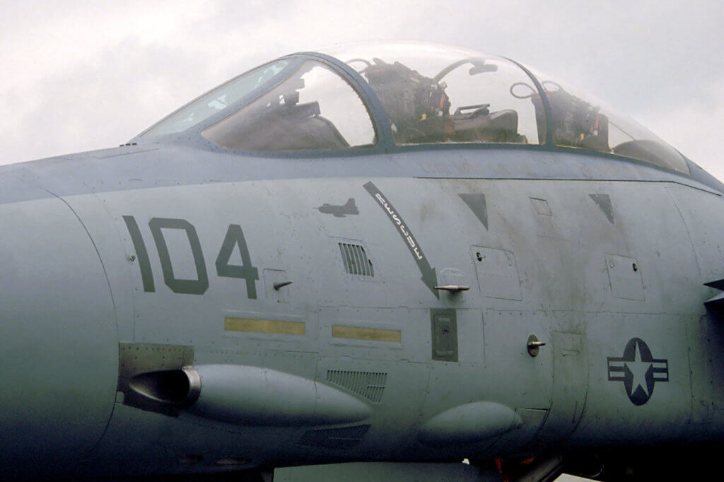 Su-22'lerden birini düşüren 160403 numaralı F-14A Tomcat