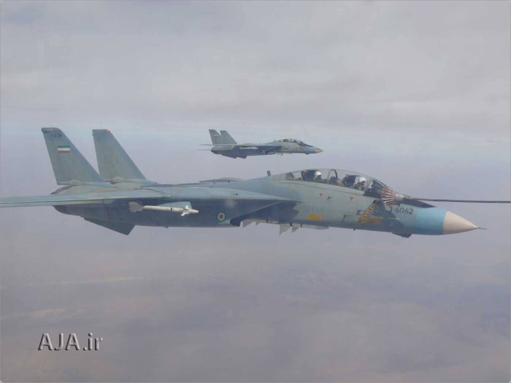 İran Hava Kuvvetlerine bağlı F-14 Tomcat R-73 füzesi yüklü halde